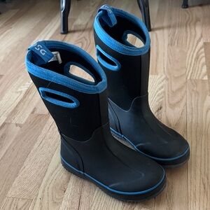 Kids DSG Pull On Black and Blue Snow Boots